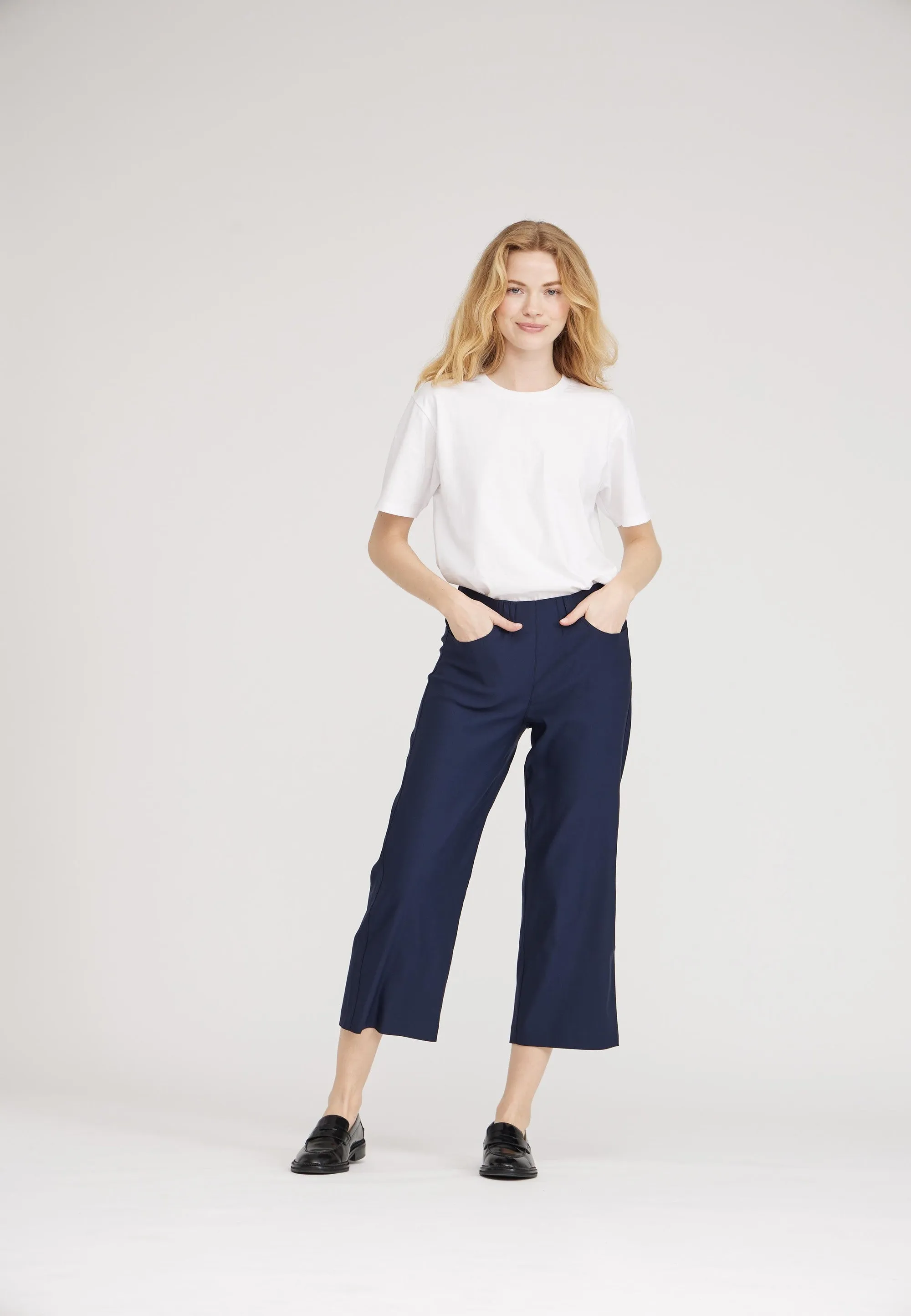 Donna Loose Crop - Navy