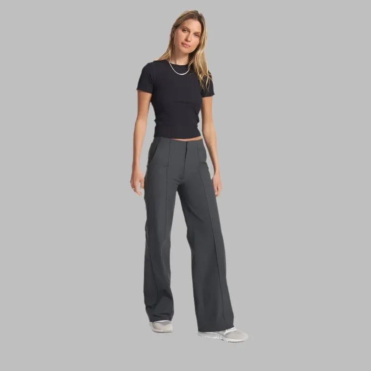 Womens Pose Fitted Tee - Black